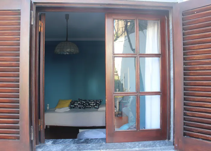 Ericeira Chill Hill Hostel & Private Rooms - Peach Garden